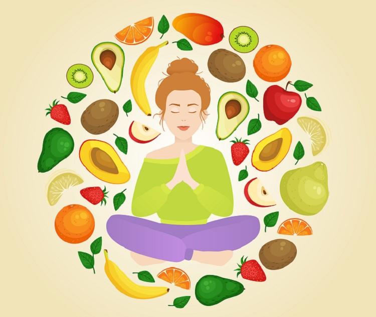 mulher meditando com frutas a sua volta