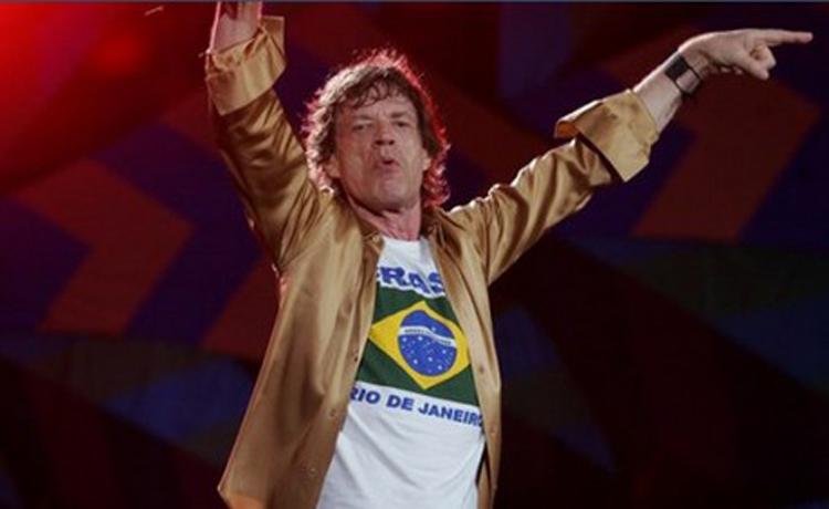 Mick Jagger com camisa do Brasil