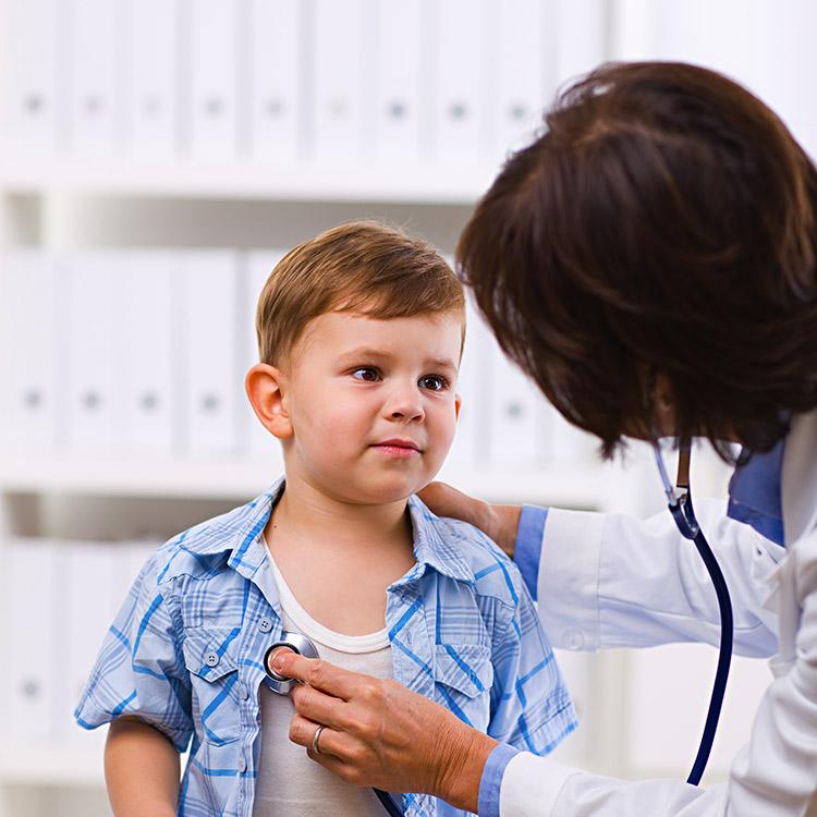 É importante pesquisar bastante antes de decidir o médico para seu filho
