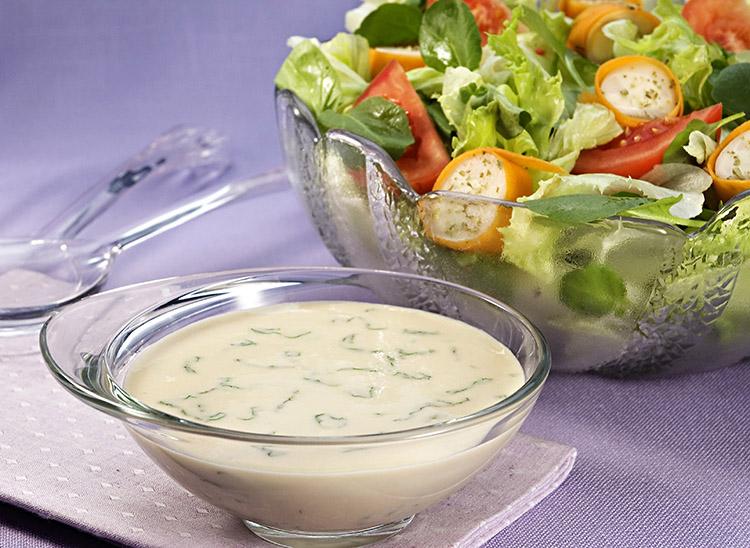 Molhos são alternativas saborosas para enriquecer as saladas