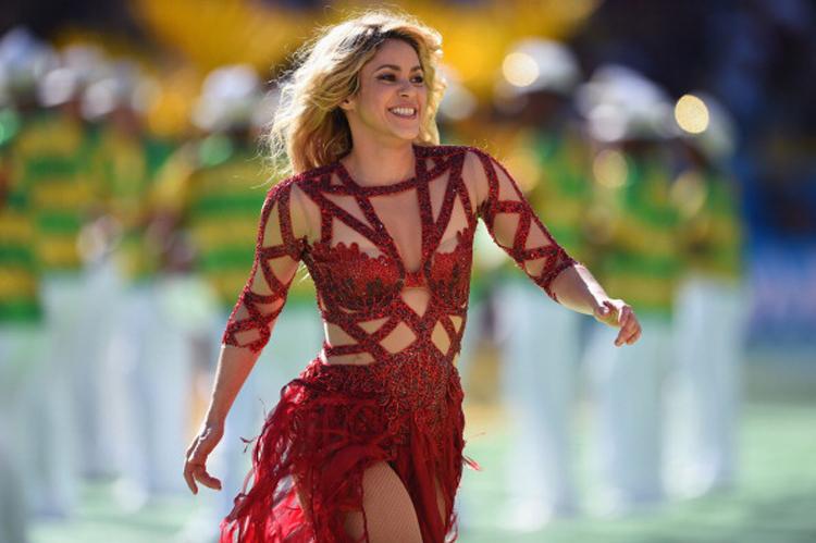 Shakira se apresentando na abertura da copa