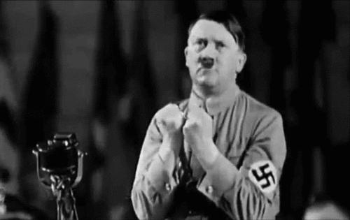 gif do ditador Hitler falando com seu uniforme Heydrich