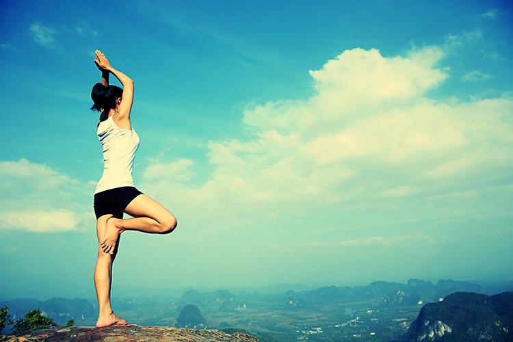 A yoga ajuda a emagrecer e fortalece os músculos