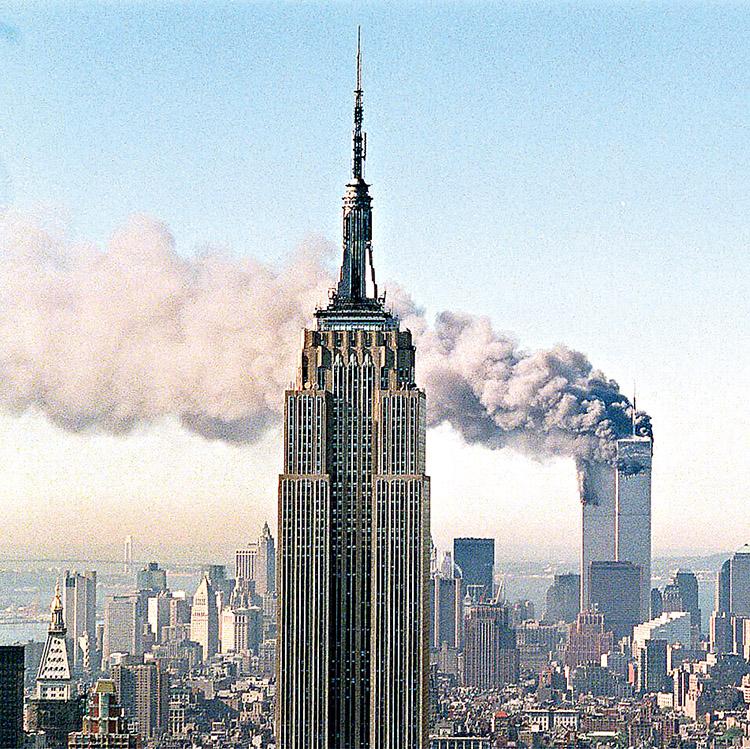 Destruição das torres gêmeas em 11 de setembro de 2001