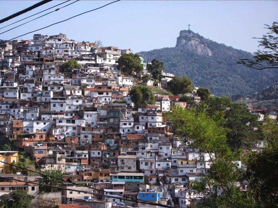 cristo-redentor-favela-pontos-turisticos-brasileiros-em-angulos-diferentes1