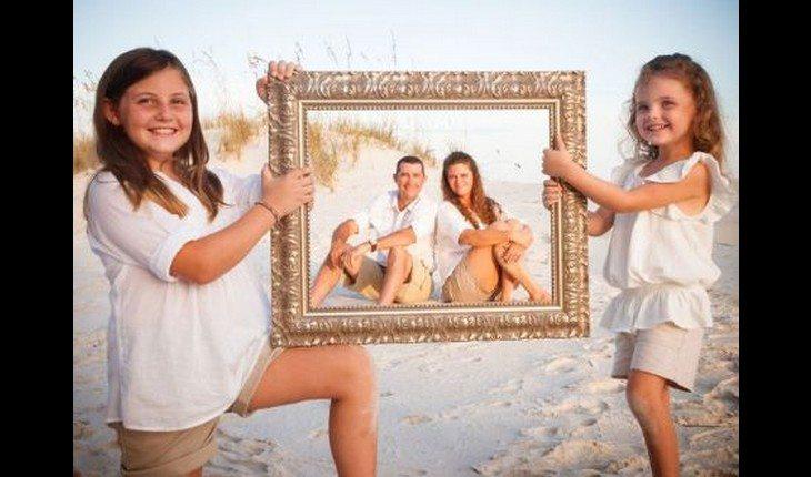 Família, feliz, curtindo a praia, fazendo foto