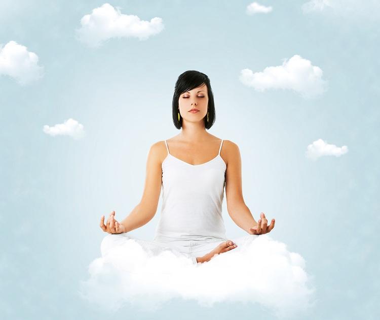 nuvem-mulher-meditação-paciente