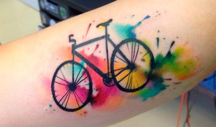 tatuagem aquarela de bicicleta