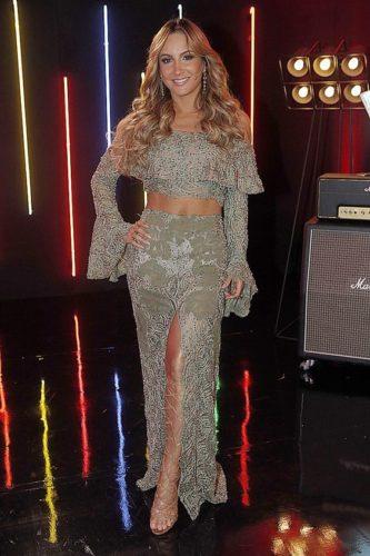 Look com barriga de fora de Claudia Leitte no The Voice Brasil