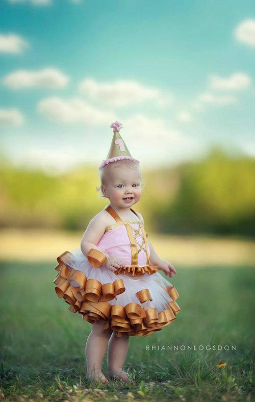 Criança vestida de princesa Rhiannon Logsdon
