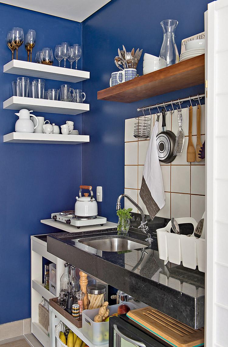 Casa pequena cozinha azul