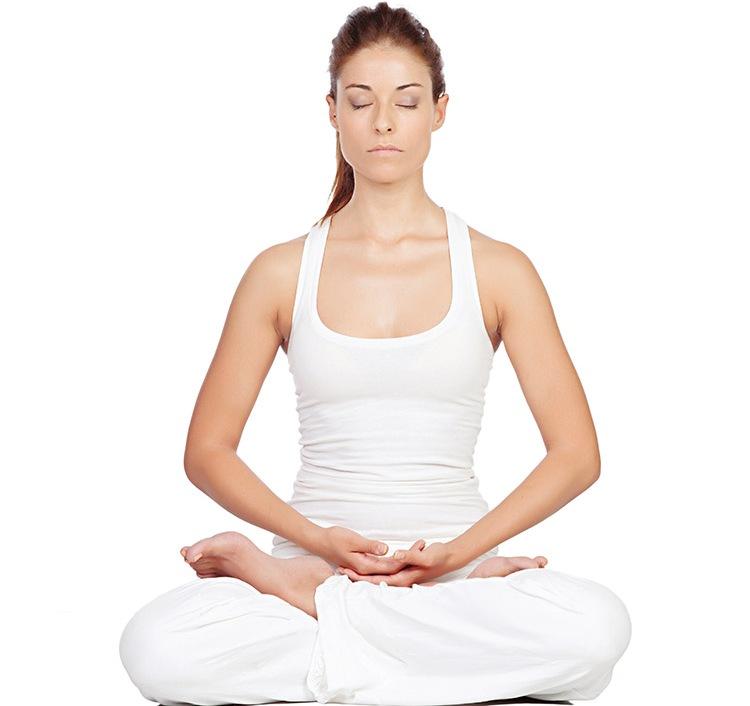 mulher meditando meditação desenvolver o raciocínio