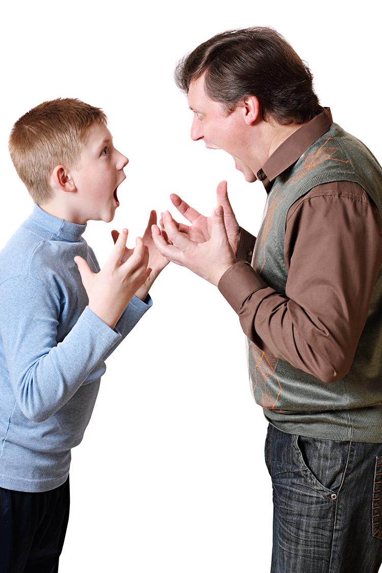 pai e filho brigando, opiniões divergentes