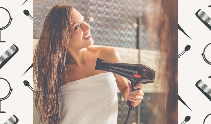Bad Hair Day. Na foto, mulher secando o cabelo com um secador