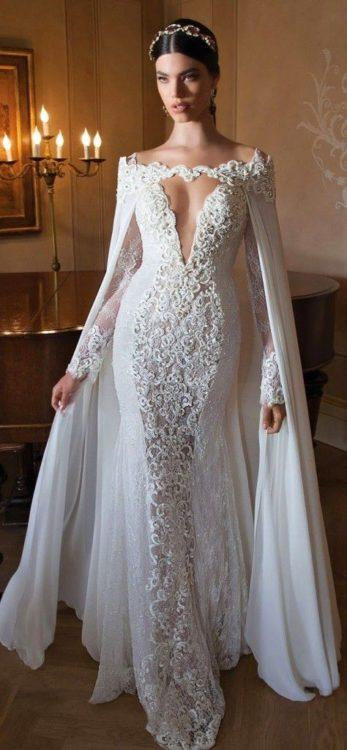 Vestido de noiva com decote profundo