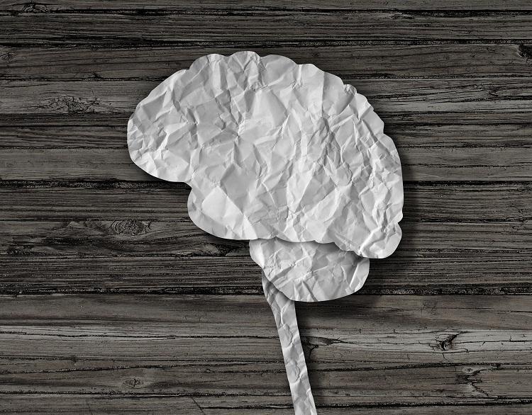Cérebro papel mesa madeira