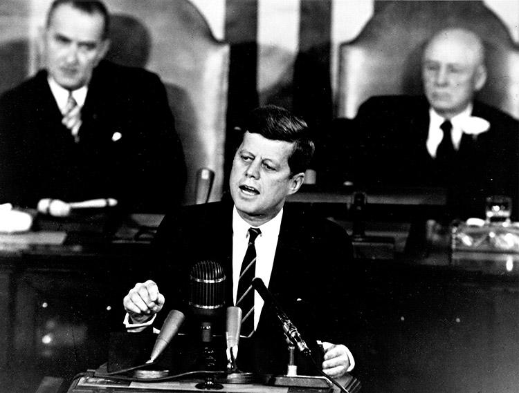 John Kennedy, discurso, microfone, preto e branco