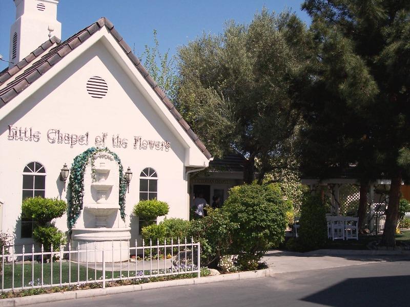 Fachada da Little Chapel of the Flowers, em Las Vegas, local onde muitos famosos e celebridades casaram.