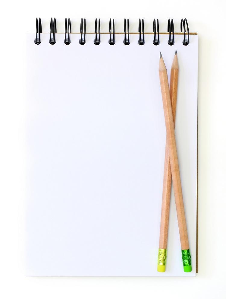 caderno de anotações, lápis, pronomes interrogativos