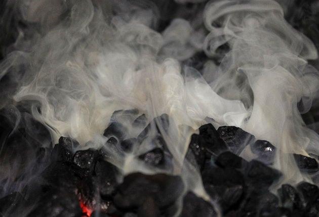 Carvão queimando