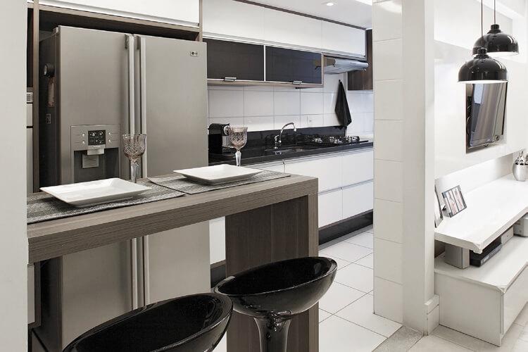 Cozinhas integradas com a sala decoração preto e branco