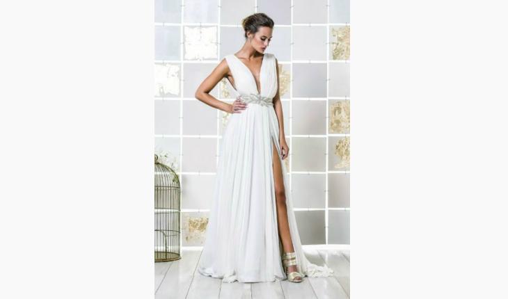 vestido de noiva com decote profundo plissado com fenda lateral pinterest