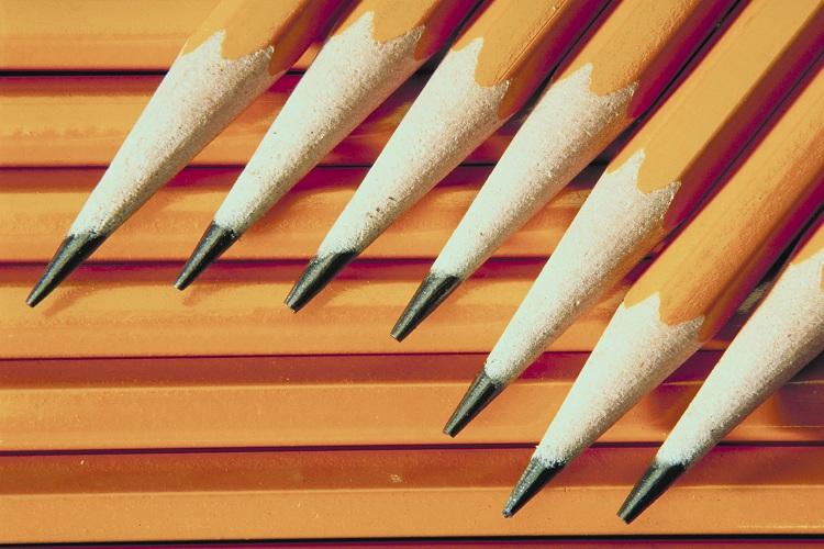 lápis laranja, grafite, pronomes relativos