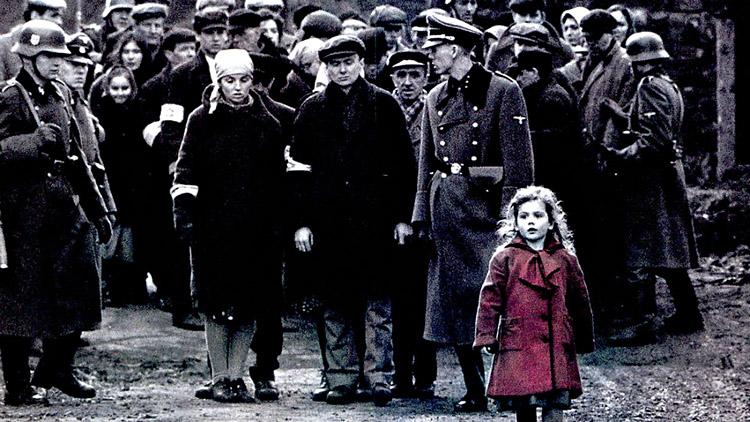 A lista de Schindler, cena do filme, menina, vestido vermelho
