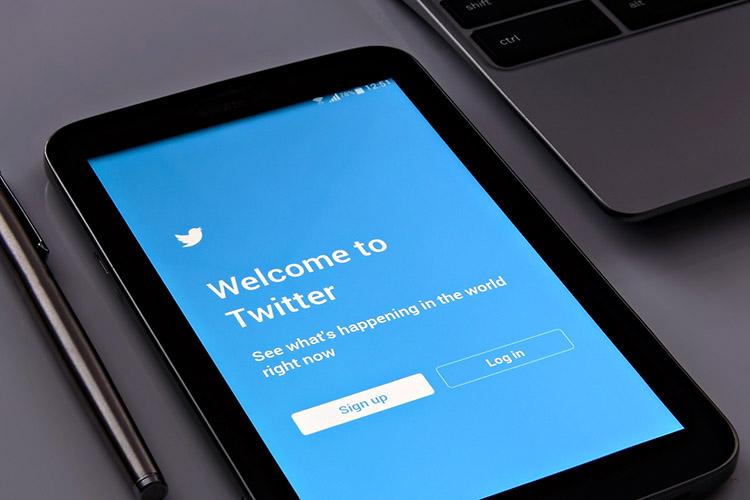 tablet, twitter, rede social