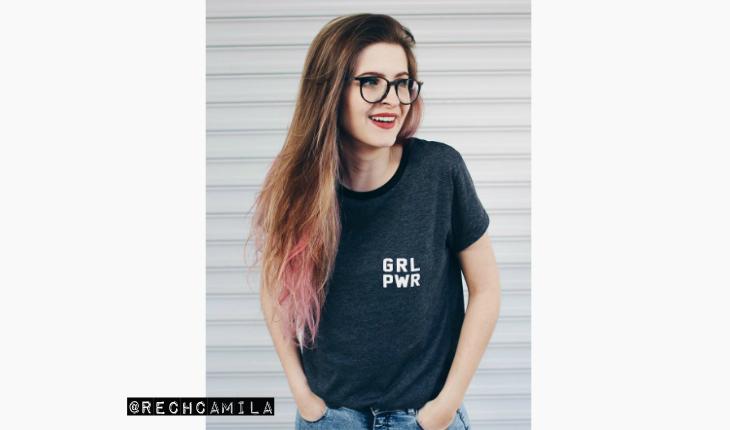 brasileiras estilosas no instagram Camila Rech camiseta girl power