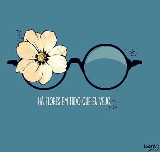 frase com óculos e flor