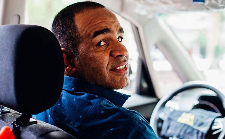 Músico do Raça Negra vira motorista do Uber