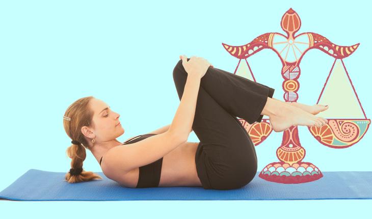 mulher fazendo yoga e simbolo libra