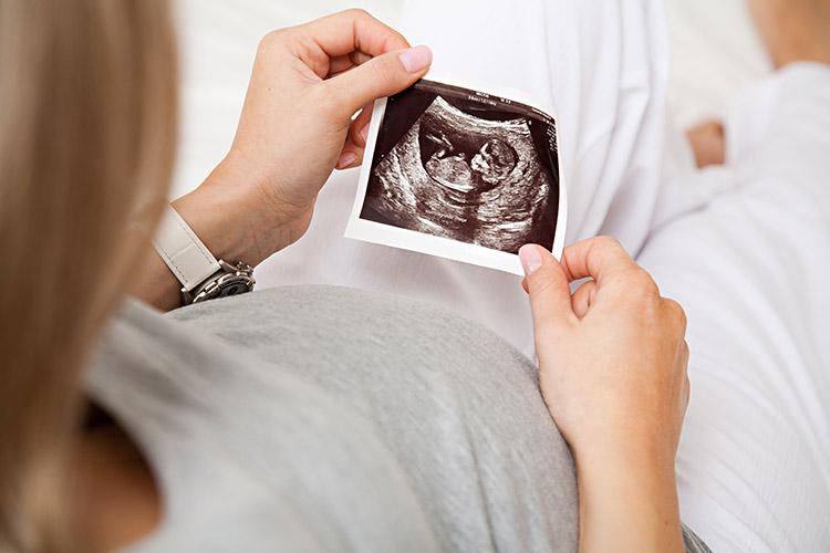 mulher gravidez ultrassom
