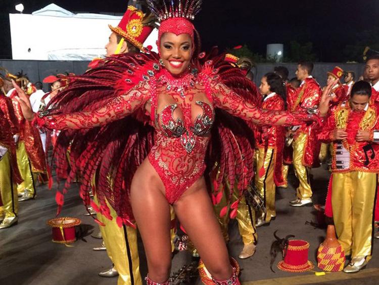 Pâmela Gomes é Rainha de Bateria do Carnaval 2017 em São Paulo pela Tom Maior