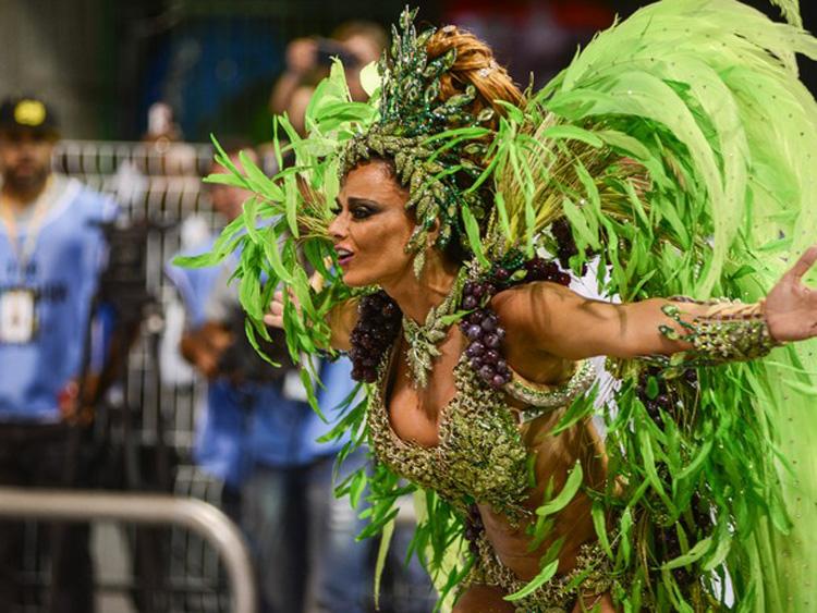 Rainha de Bateria Viviane Araújo pela Mancha Verde no Carnaval 2017 em São Paulo