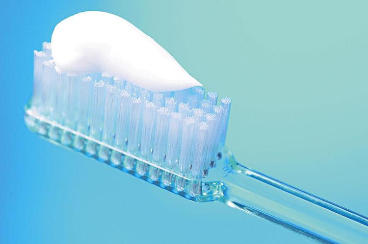 O ideal é escolher uma escova de dentes própria para cada idade