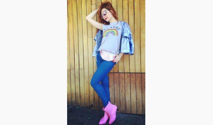 estilo de Maria Eugênia Suconic jeans com camiseta divertida Instagram