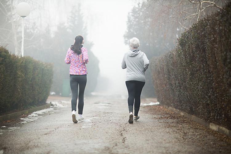 mulheres correndo exercicio prevencao avc