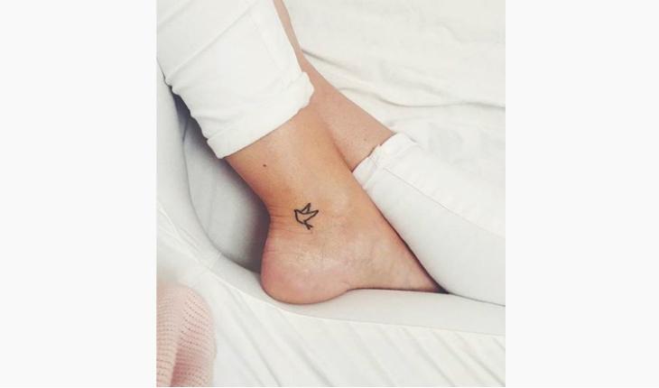 tatuagem no tornozelo passaro voando pinterest