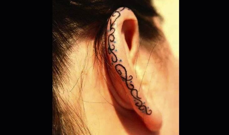 Tatuagens delicadas na orelha: hélice