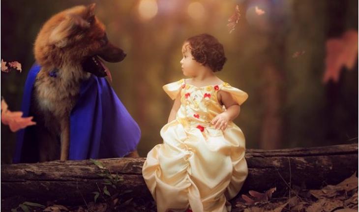 Ensaio de uma menina com um cão inspirado em A Bela e a Fera