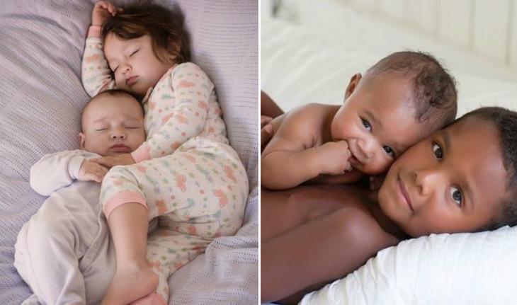 Fotos do bebê com irmãos dormindo deitado pinterest