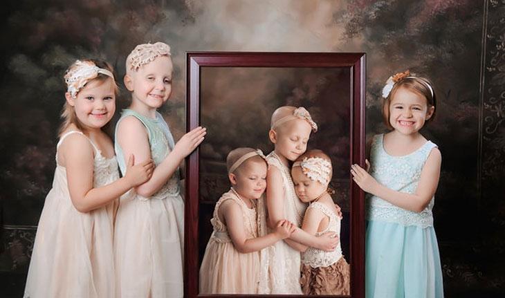 Três meninas com câncer infantil segurando o retrato delas de 2014