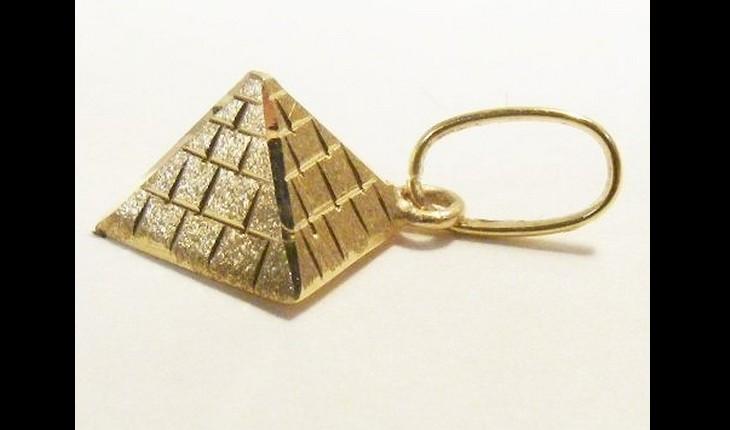 pingente de pirâmide
