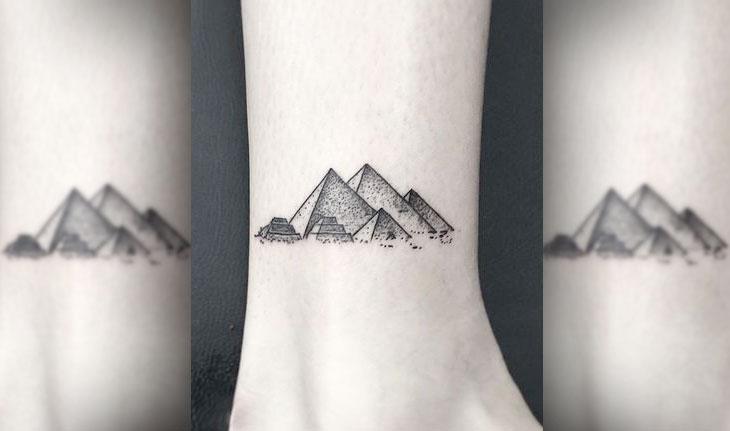 tatuagem mística com a imagem de uma pirâmide.