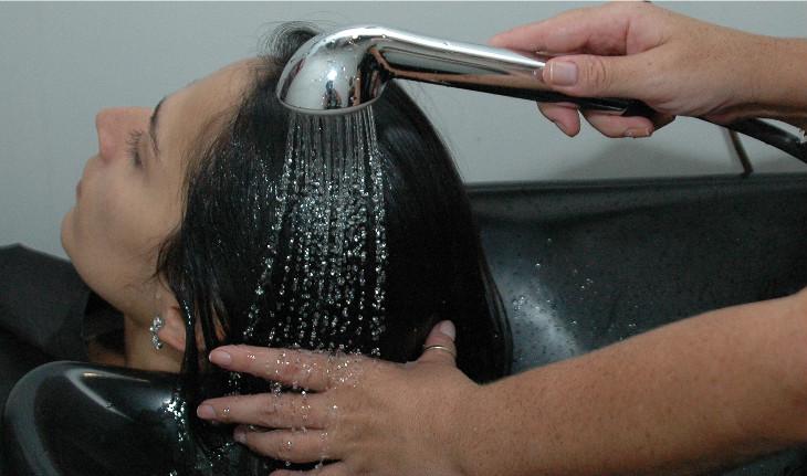Como cuidar dos cabelos oleosos