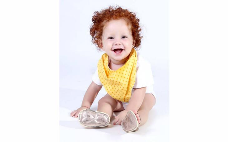 Babadores bandana crianca sorrindo bandana lisa amarela