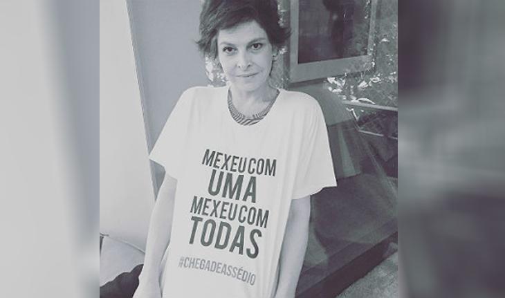 Drika Moraes exibindo a camiseta da campanha Chega de Assédio