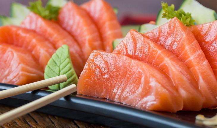 comida japonesa salmão
